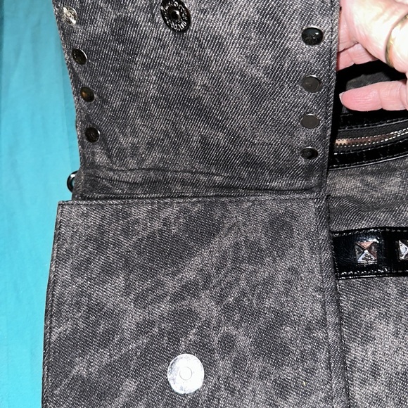 EUC SHARIF Designed NY BLACK AND SILVER CROSSBODY BAG - Picture 4 of 7